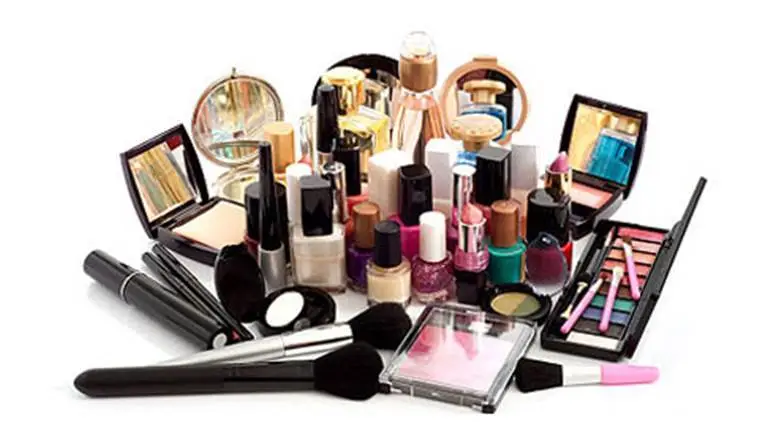 Exploring the Science Behind Cosmetics: Ingredients That Transform Your Skin